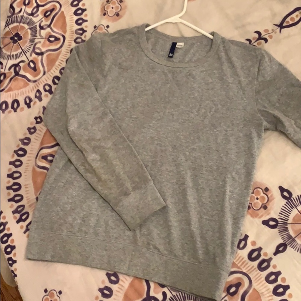 Lightweight basic pullover